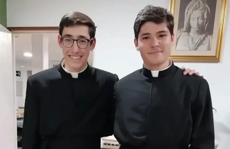 Javier e Ignacio, dos nuevos jóvenes entran  en el noviciado de los legionarios de Cristo en Madrid